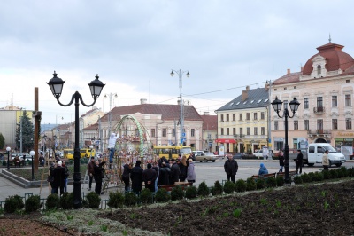 У Чернівцях створили Диво-писанку і квітку Сонця (ФОТО)