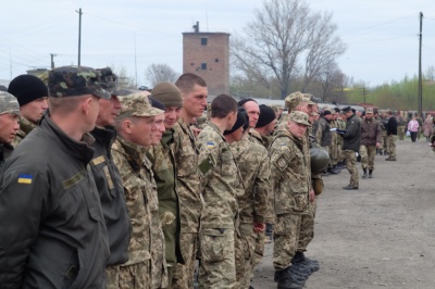 В зону АТО з Чернівців відправились буковинські десантники (ФОТО)