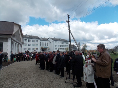 У Мамаївцях відкрили погруддя Дмитрові Гнатюку (ФОТО)