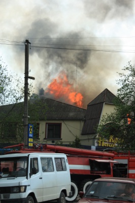 Жахлива пожежа в Сокирянах знищила торговий центр екс-керівника РДА (ФОТО)