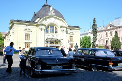 Вулицями Чернівців проїхались раритетні авто (ФОТО)