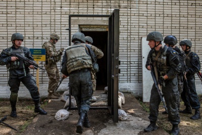 Американські інструктори: українські військові забувають каски і не ставлять зброю на запобіжник 