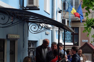 У Генконсульстві ще не приймають документи на поїздки до Румунії без віз (ФОТО)