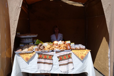 У Чернівцях продають торти у вигляді вишиванок та українського прапора (ФОТО)