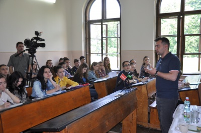 Хабарі пропонують регулярно, - журналіст Дмитро Гнап у Чернівцях говорив про журналістські розслідування