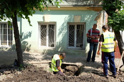 Вулицю Хмельницького у Чернівцях таки почали ремонтувати (ФОТО)