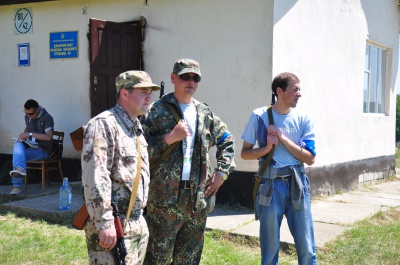 На військових зборах на Буковині жінок та чиновників вчать стріляти (ФОТО)