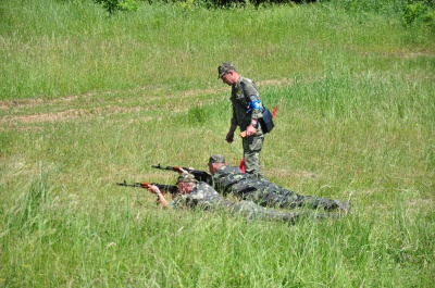 На військових зборах на Буковині жінок та чиновників вчать стріляти (ФОТО)