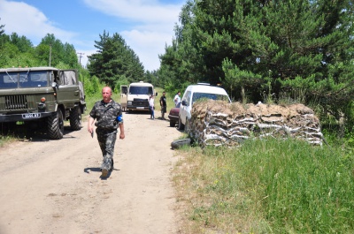 На військових зборах на Буковині жінок та чиновників вчать стріляти (ФОТО)