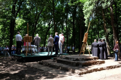 У Чернівцях на місці пам’ятника першому ректору ЧНУ заклали капсулу часу (ФОТО)