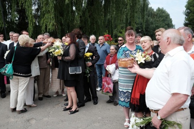 Родичі і побратими згадали Назарія Яремчука біля його могили в Чернівцях (ФОТО)