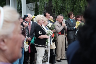 Родичі і побратими згадали Назарія Яремчука біля його могили в Чернівцях (ФОТО)