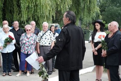 Родичі і побратими згадали Назарія Яремчука біля його могили в Чернівцях (ФОТО)