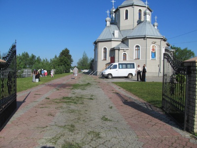 Паломники на Буковині йдуть хресною ходою в монастир у Хрещатику (ФОТО)