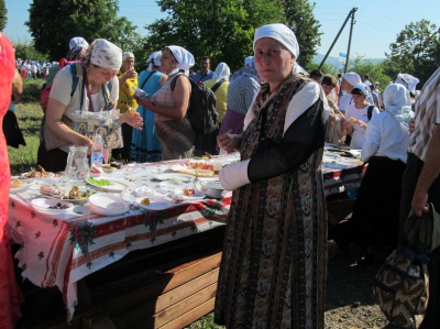 Паломники на Буковині йдуть хресною ходою в монастир у Хрещатику (ФОТО)