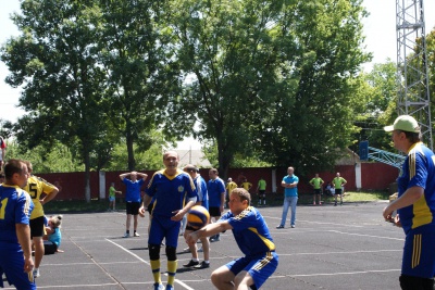 Буковинські чиновники пограли у футбол заради боротьби з корупцією (ФОТО)