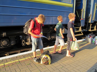 Дітей з Луганська, які відпочивали на Буковині, проводжали додому (ФОТО)