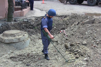 На вулиці Хмельницького під час ремонту дороги викопали снаряд