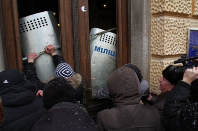 У справах Майдану, які порушив прокурор Мустеца, фігурували підприємець і студент, що вибив двері в ОДА