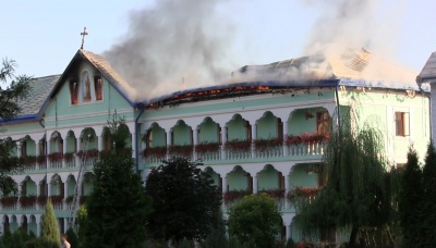 Рятувальники показали, як на Буковині горів Банченський монастир (ВІДЕО)