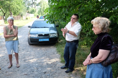 У Чернівцях люди протестують проти забудови, яка може завалити їхні будинки (ФОТО)