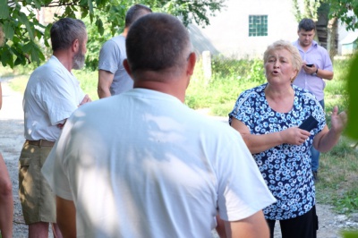 У Чернівцях люди протестують проти забудови, яка може завалити їхні будинки (ФОТО)