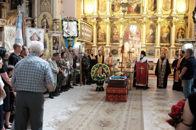 Чернівці прощаються з героїчною розвідницею "Лисою" (ФОТО)