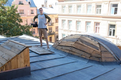 З даху драмтеатру в Чернівцях вкрали бляху (ФОТО)