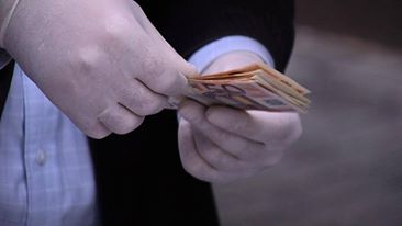 У Чернівцях кандидата в депутати затримали на хабарі у 800 євро