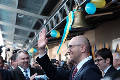 У Чернівцях прем’єр Яценюк відкрив регулярний рейс швидкісного потяга до Львова