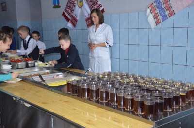 Харчування за системою "шведських столів" запровадили ще в двох чернівецьких школах