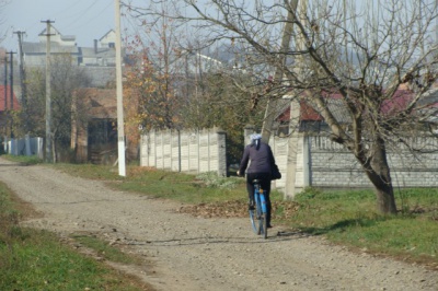 В селе на Буковине перекрыли дорогу - требуют ремонта
