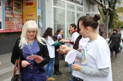 В Чернівцях відбулась акцію до Дня боротьби з раком молочної залози