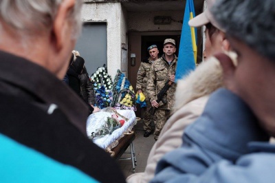 У Чернівцях прощаються із загиблим у зоні АТО воїном (ФОТО)