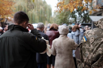 У Чернівцях прощаються із загиблим у зоні АТО воїном (ФОТО)