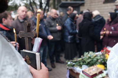 У Чернівцях прощаються із загиблим у зоні АТО воїном (ФОТО)