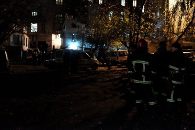 У центрі Чернівців вибухнув легковик (ФОТО)
