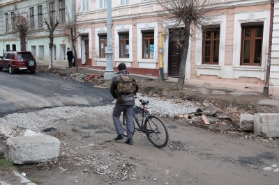 Вулицю Хмельницького в Чернівцях заасфальтували (ФОТО)