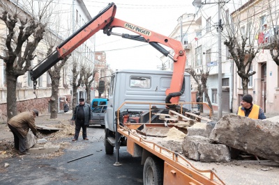 Вулицю Хмельницького в Чернівцях заасфальтували (ФОТО)