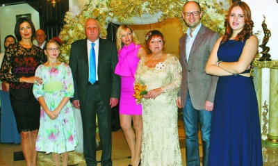 Батьки Яценюка розповіли, як вони в Чернівцях відсвяткували 50-річчя шлюбу (ФОТО)