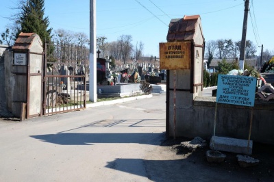 У Чернівцях на зиму припинено рух автобуса на кладовищі