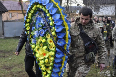 На Буковині поховали кіборга, який захищав Донецький аеропорт (ФОТО)