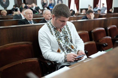 Розпочалась перша сесія Чернівецької міськради нового скликання (ФОТО)