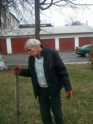 У Чернівцях оштрафували завгоспа пологового будинку за спалювання листя