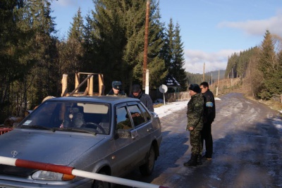 Буковинці на конях допомагають прикордонникам охороняти кордон з Румунією (ФОТО)