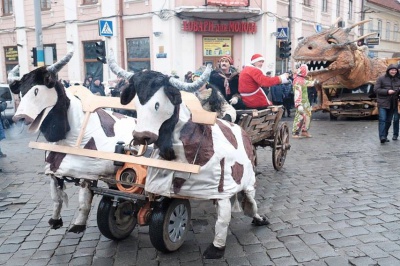 На фестивалі Маланок у Чернівцях перемогли учасники із Суховерхова (ФОТО)