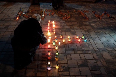 У Чернівцях на Центральній площі вшанували пам’ять загиблих під Крутами (ФОТО)