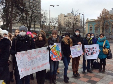 Студенти БДФЕУ протестують у Києві під Верховною Радою (ФОТО)
