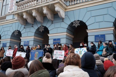 Студенти БДФЕУ мітингують під міськрадою. Прядко просить допомоги в депутатів