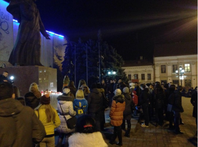 Чернівчани зібрались на Центральній площі, щоб пом’янути Кузьму Скрябіна